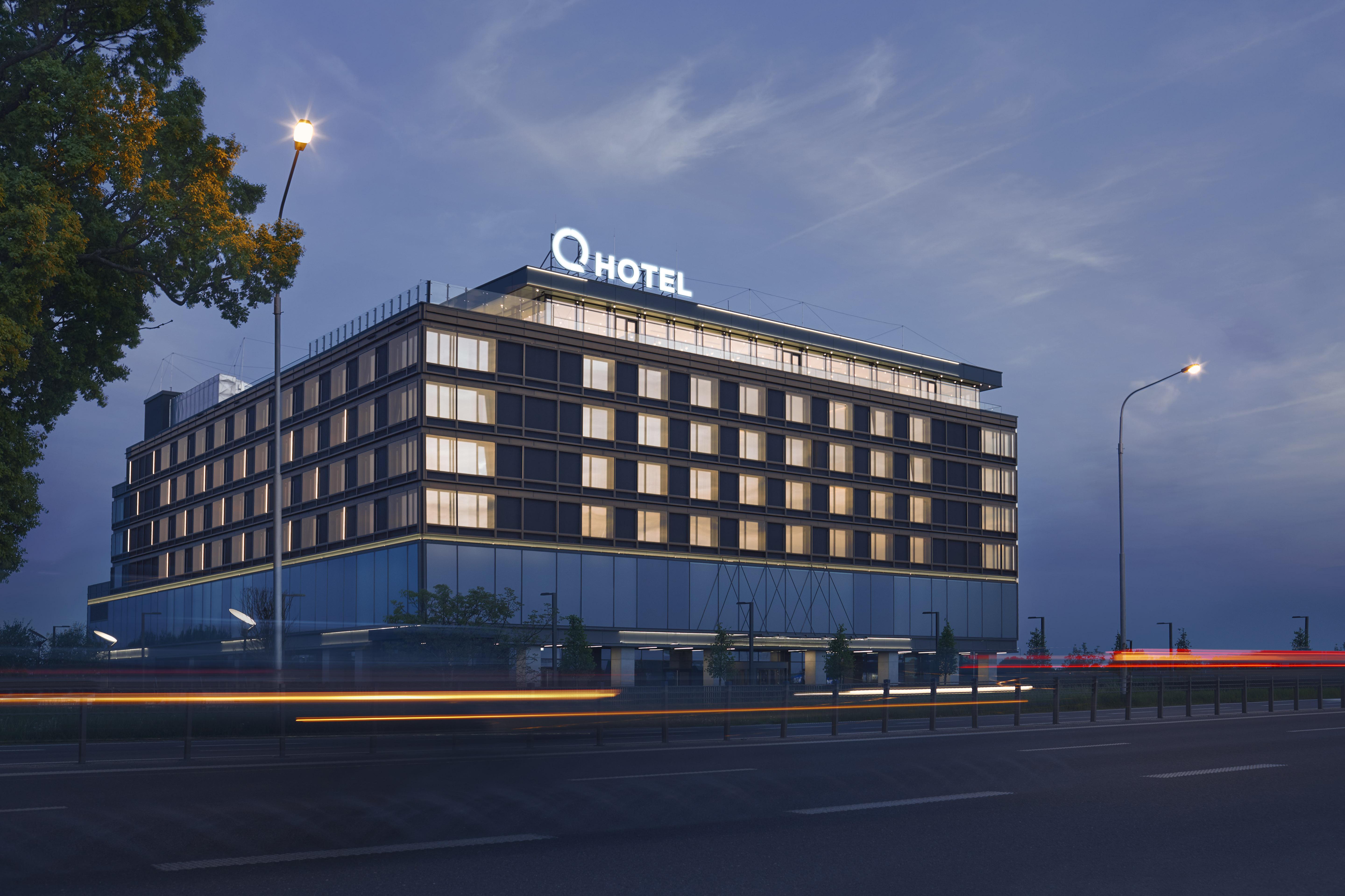 Q Hotel Plus Wroclaw Bielany Bielany Wrocławskie Exteriör bild
