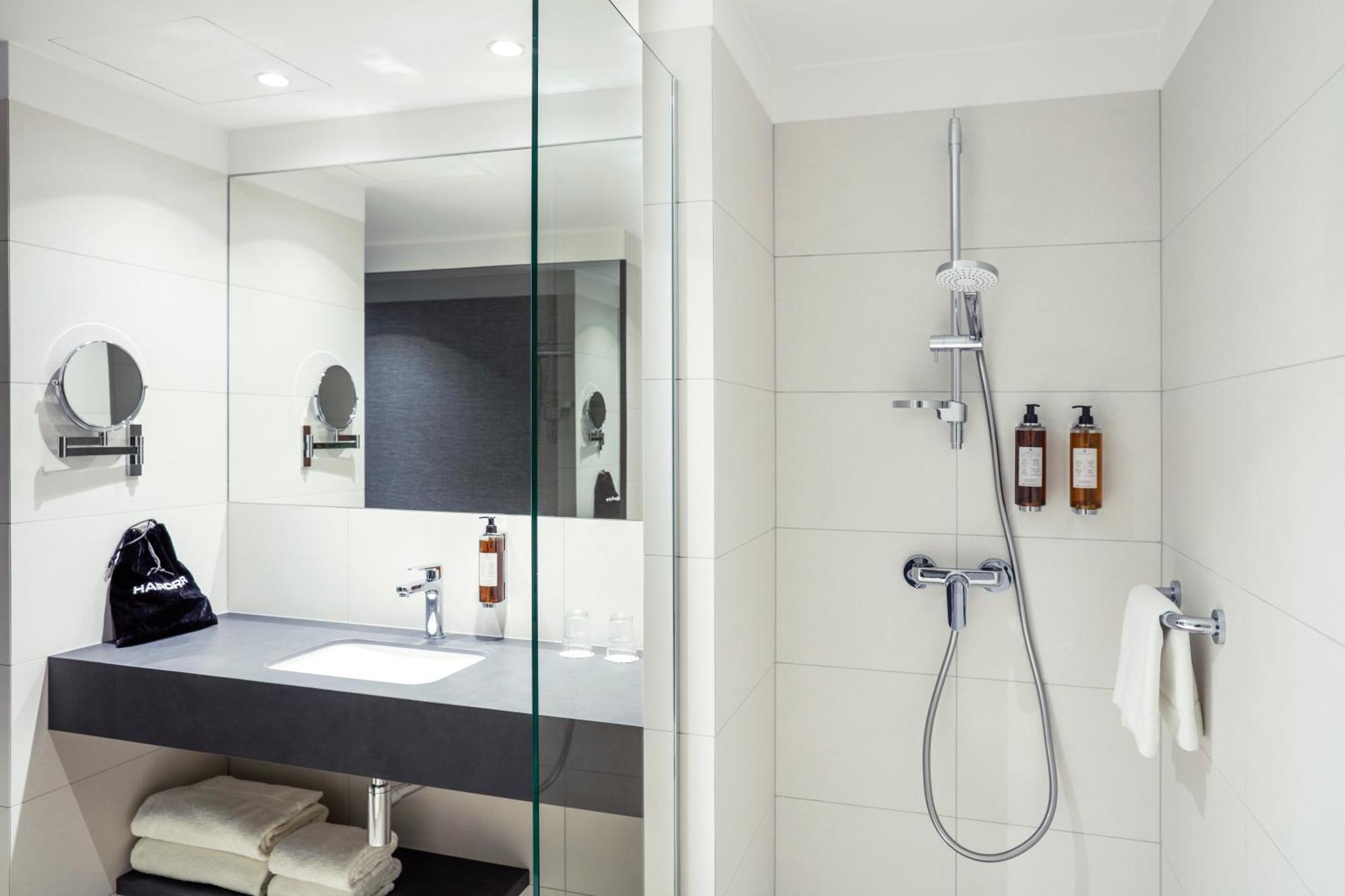 Q Hotel Plus Wroclaw Bielany Bielany Wrocławskie Exteriör bild